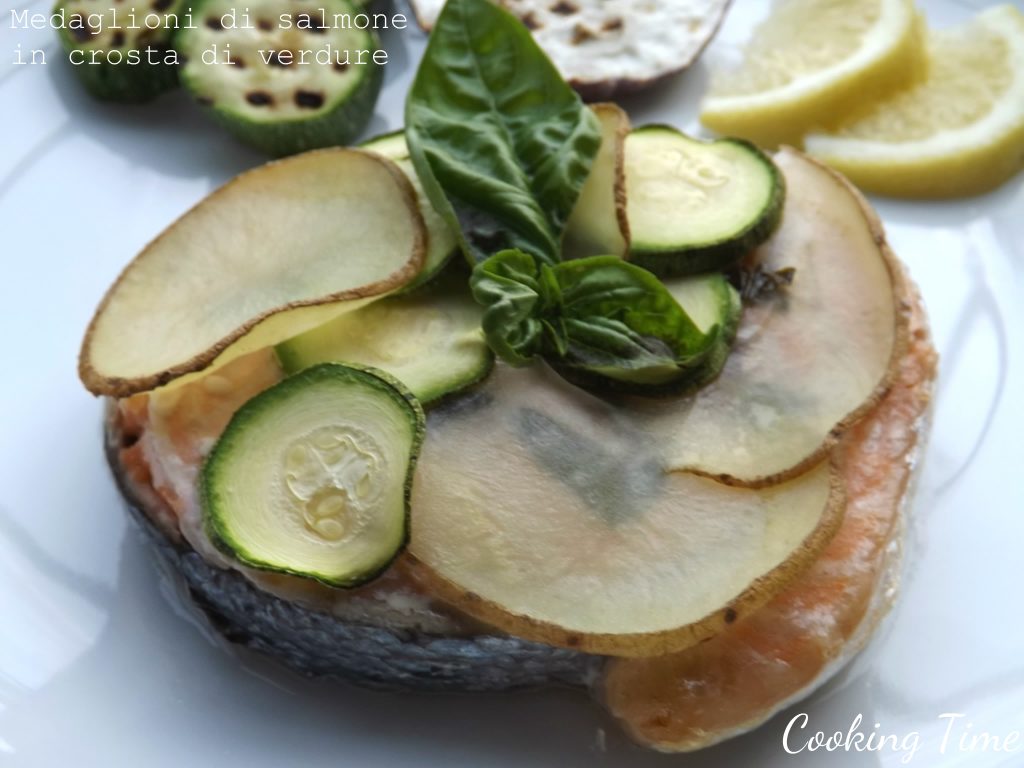 salmone in crosta di verdure